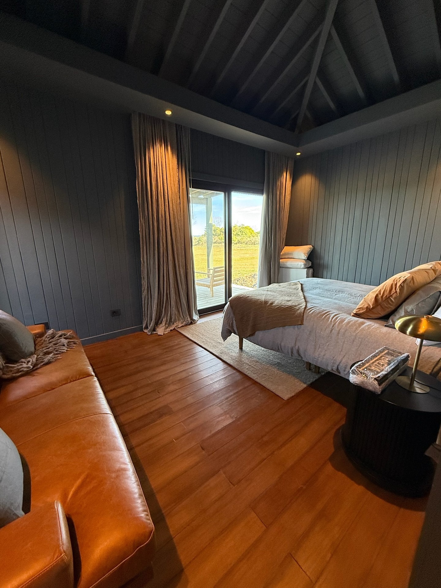 bedroom-interior-DaktSkbc