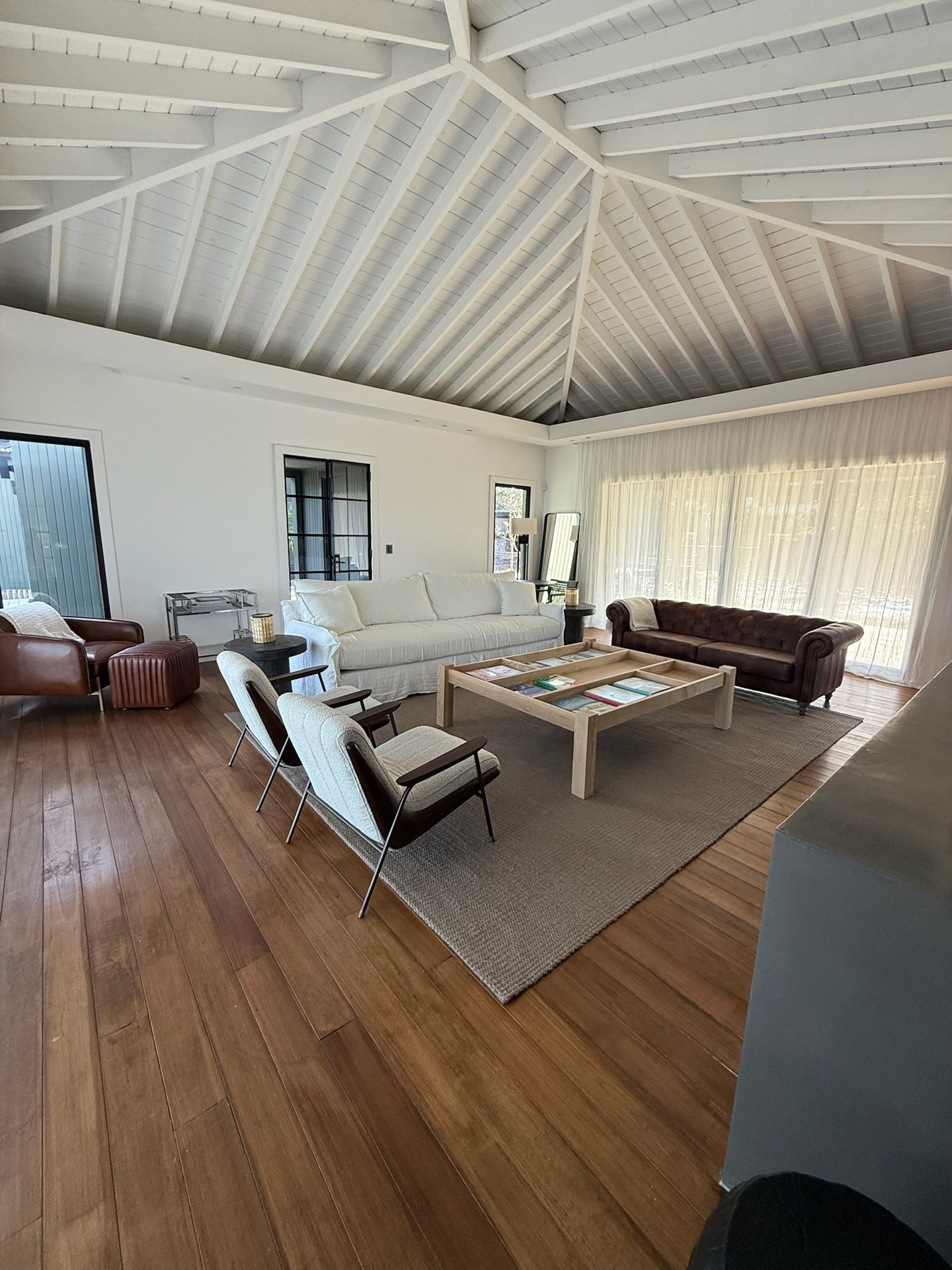 clubhouse-interior-BoBPDcTn