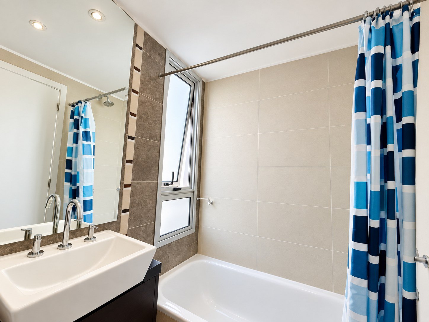 Baño completo del apartamento de Gala Tower Punta del Este