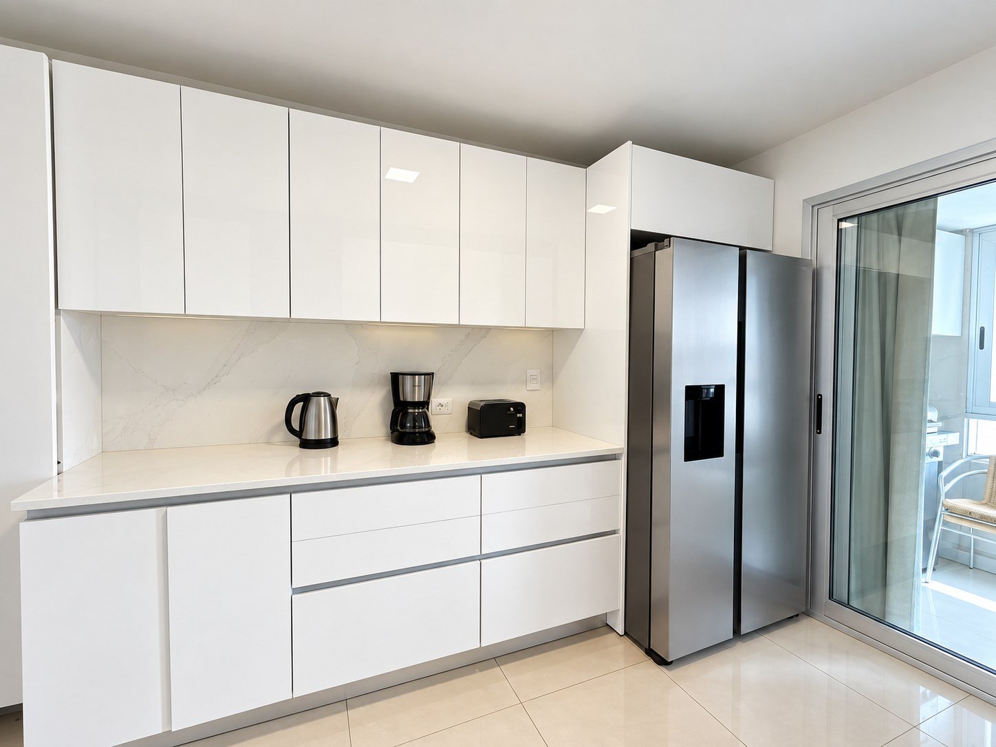Cocina moderna y equipada en Gala Tower Playa Mansa