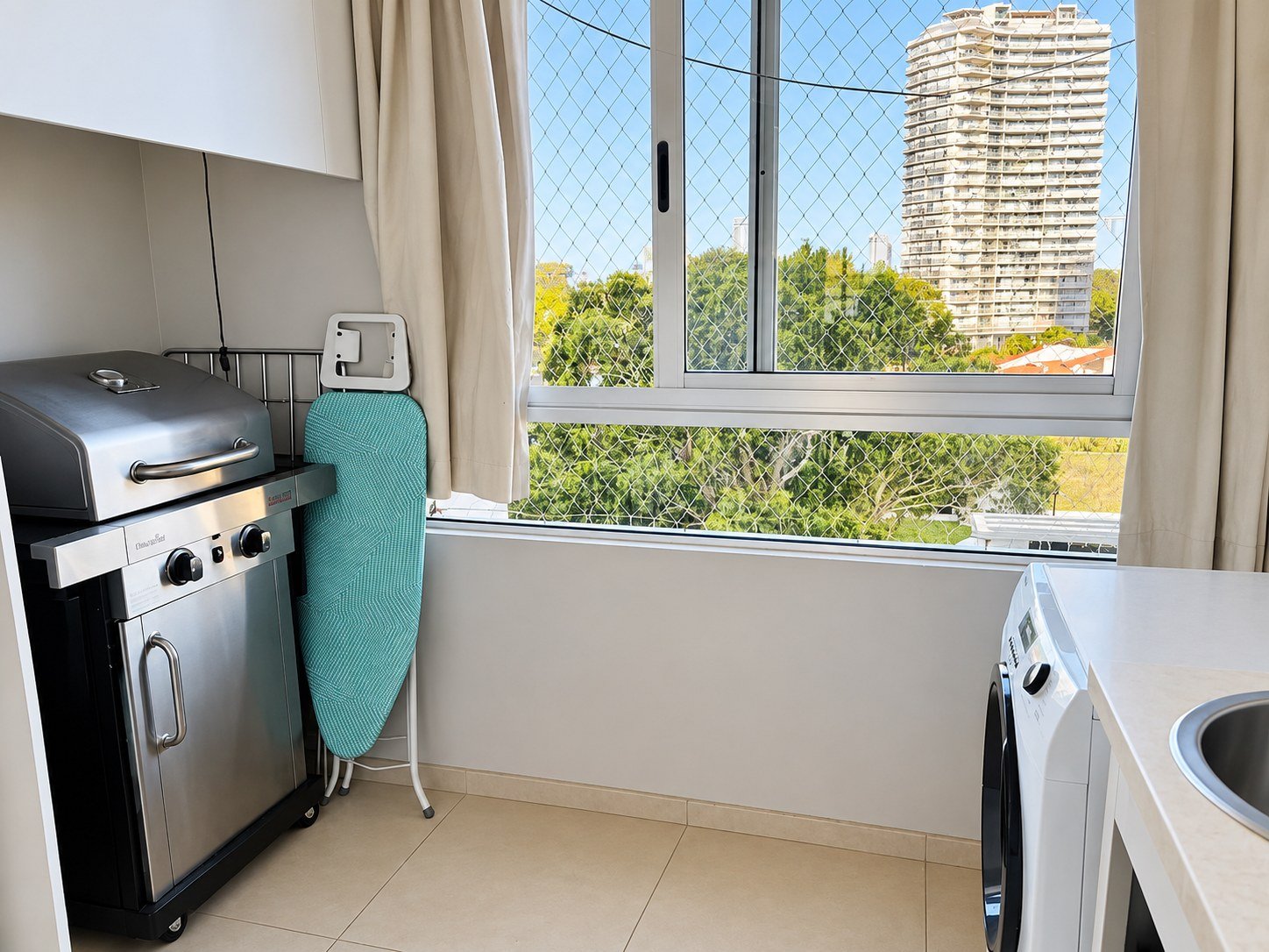 Lavadero y parrillero del apartamento en Gala Tower Punta del Este